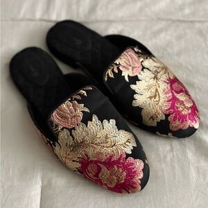 Birdies Black Satin Floral Embroidered Loafers Slides Flats Size 8